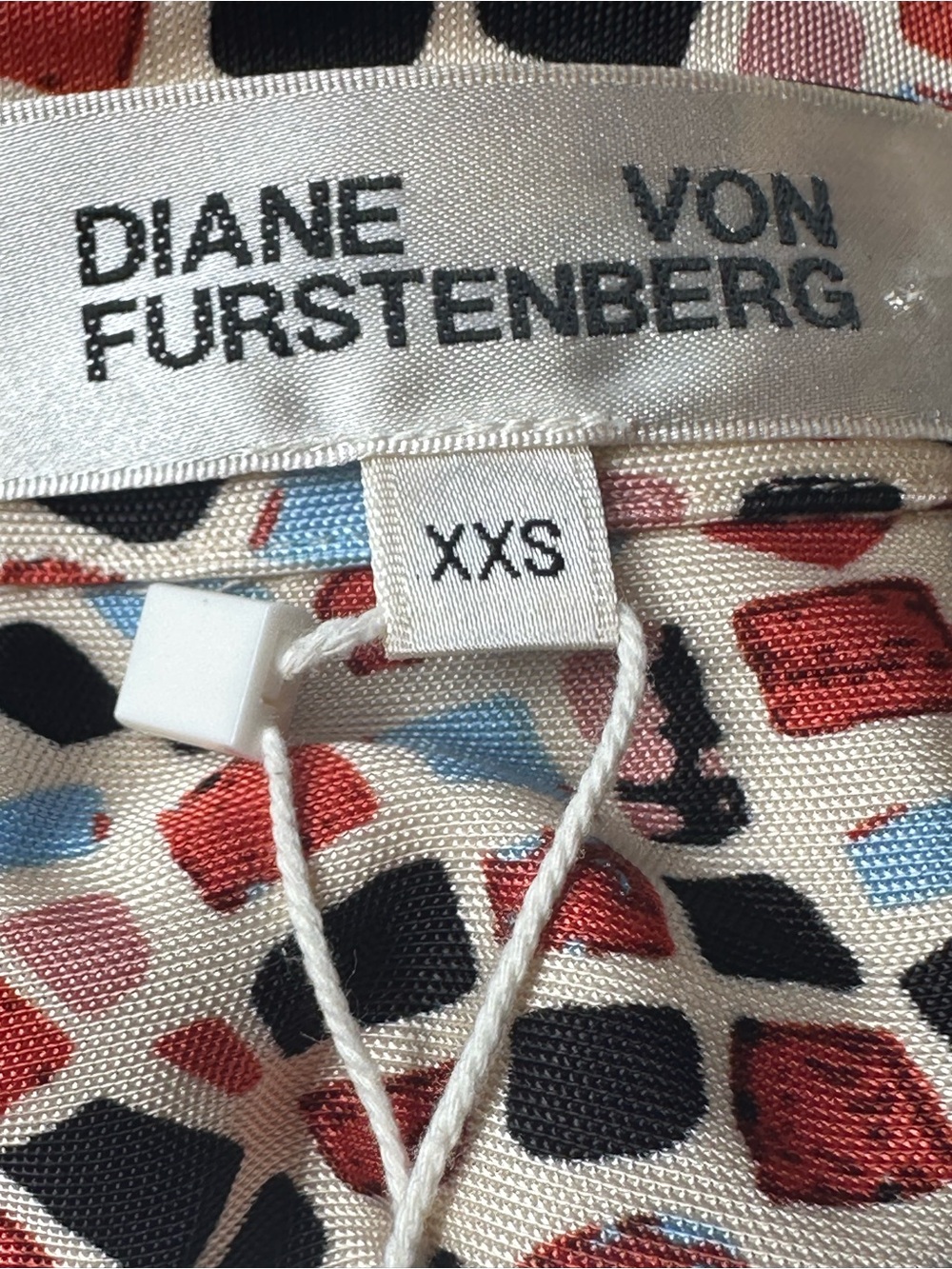 DIANE VON FURSTENBERG Mosaic Pattern LS Collar V-Neck Body Con Dress Sz XXS New! - Picture 9 of 16